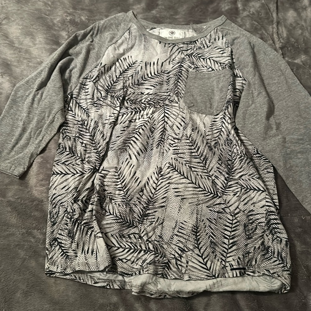 Men's quarter sleeve shirt with design